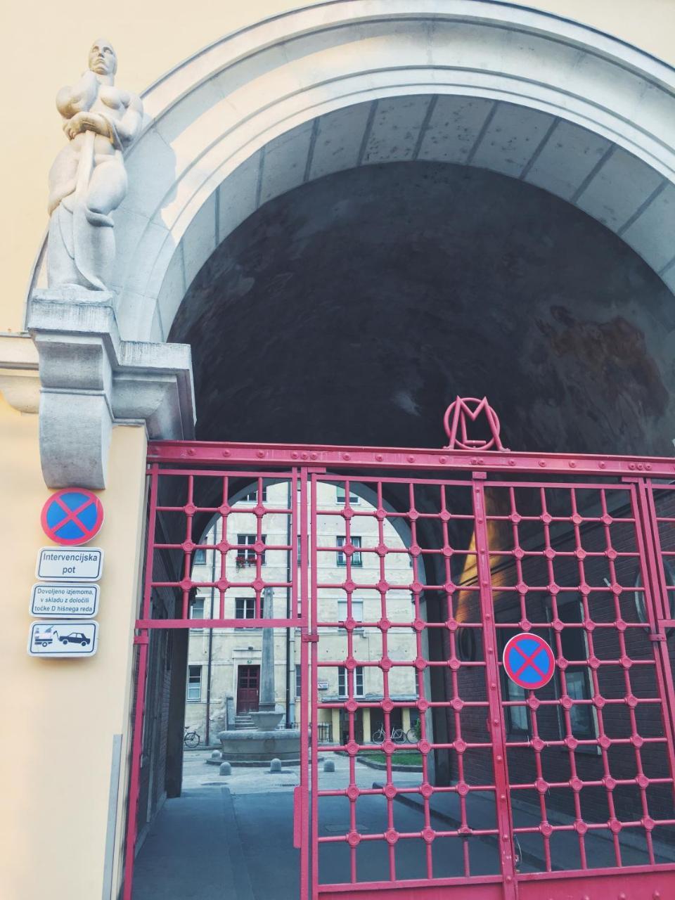 Historic Mexico Building Apartment Ljubljana Dış mekan fotoğraf